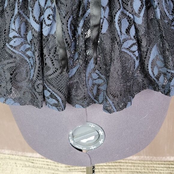 ROMEO & JULIET COUTURE Black and‎ Blue Lacey and Ruffled Blouse Medium - Picture 4 of 8